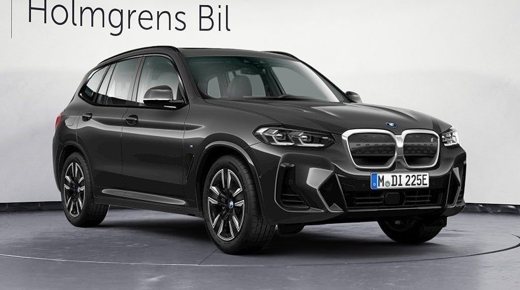 BMW iX3 Ränta 4,99% | M Sport Charged Kamera DA Pro Pano Drag