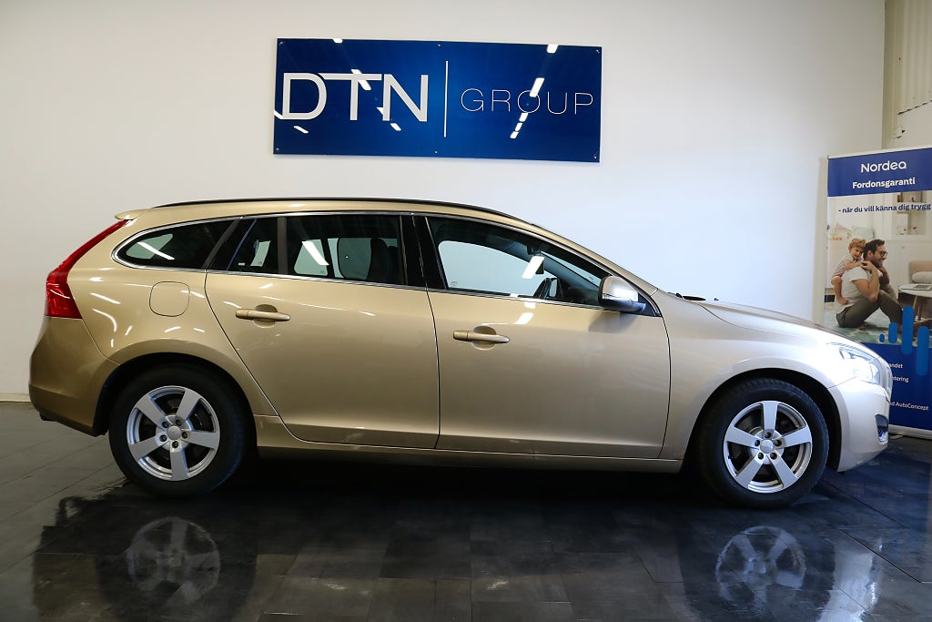 Volvo V60 T3/Momentum/1-Ägare/Fullservad/VÄLUTRUSTAD/Värmare/Drag