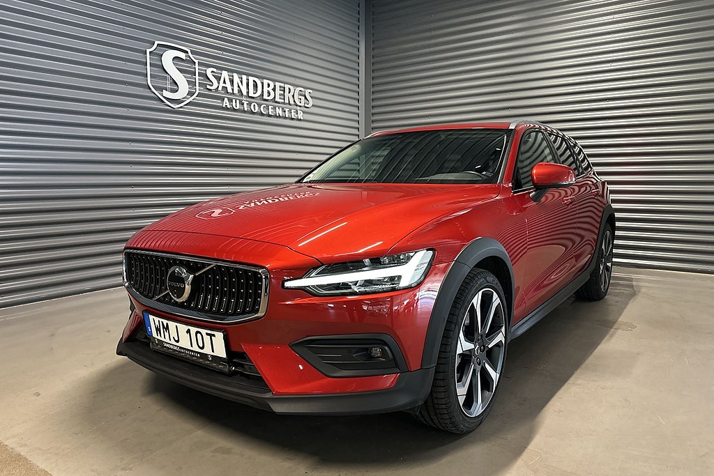 Volvo V60 Cross Country B4 AWD Plus 360-kamera Panorama H/K Skinn Navi Drag Eu6