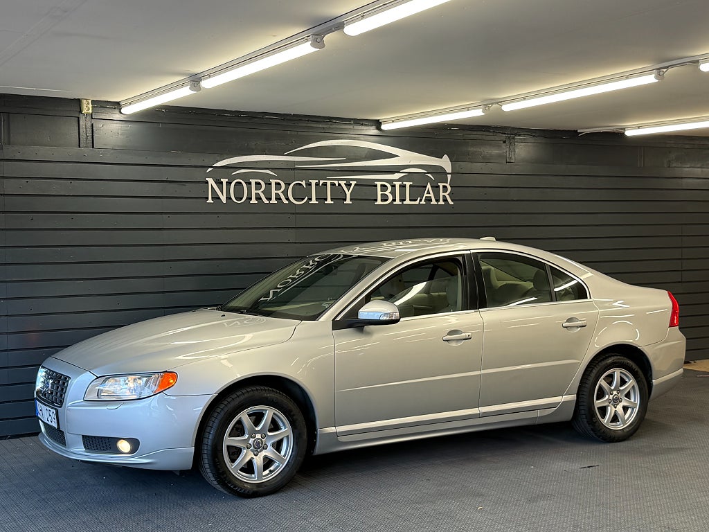 Volvo S80 2.5T Geartronic Momentum / Nybesiktigad / Skinn / Drag