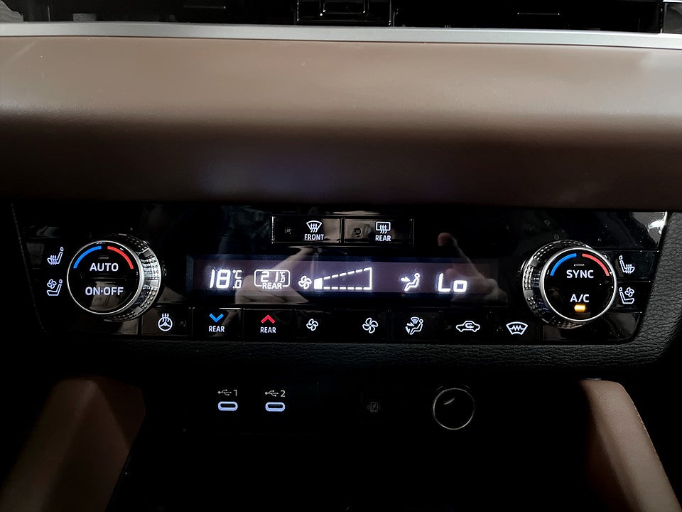 Bild på Mitsubishi Outlander Instyle+ PHEV 306hk Aut 4WD PANO B-KAMERA ELSTOL