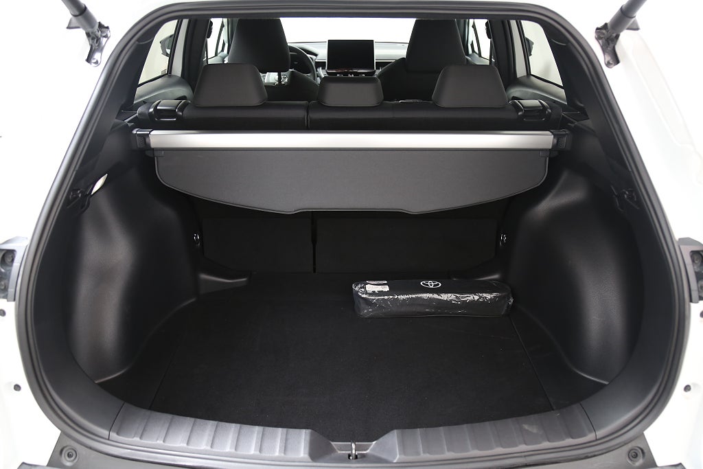 Toyota Corolla Cross 1,8 Hybrid E-CVT 140hk Style Kamera Leasbar 2025