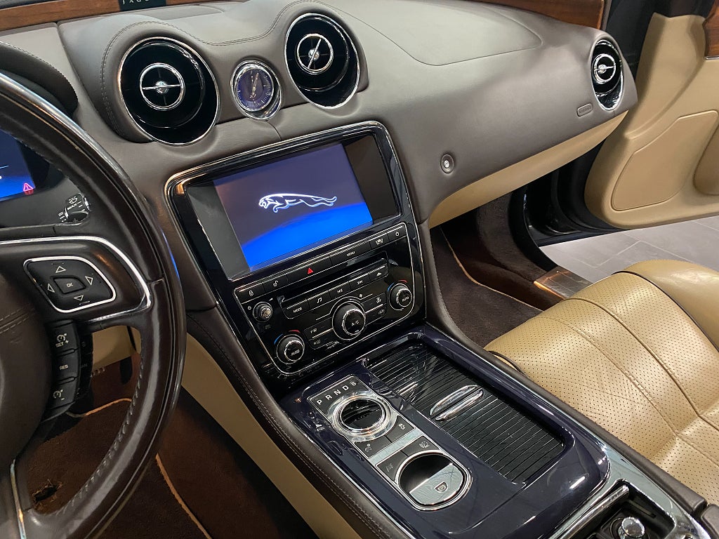 Jaguar XJ 2010 - miniatyr 21