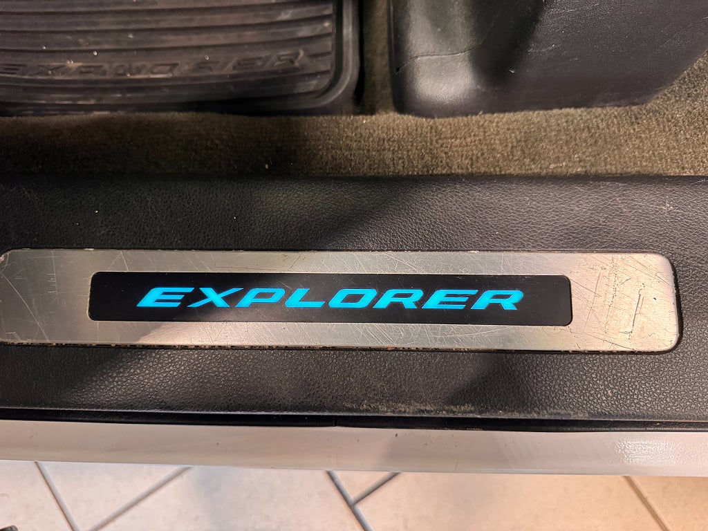 Ford Explorer 2013 - miniatyr 41