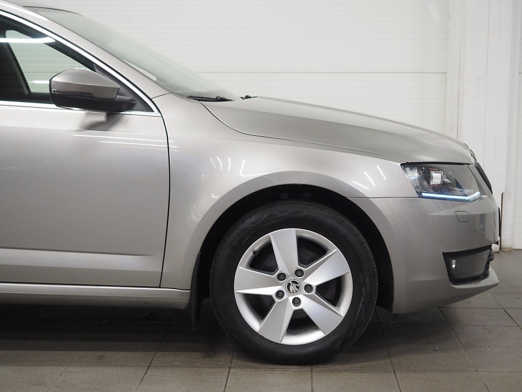 Skoda Octavia 1,2 TSI Elegance Kombi Aut Motorvärmare P-Sensorer