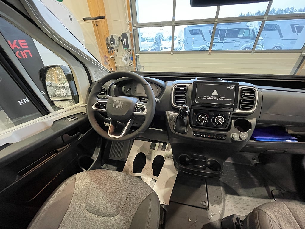 Sun Living V 65 GX / Dieselvärme / Höj & Sänkbarsäng / Automat / B-körkort/ - Sun Living