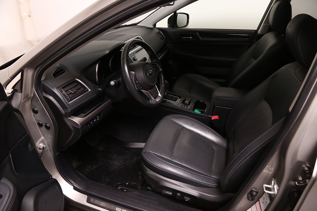 Subaru Outback 2,5i 175hk Summit AWD Taklucka H/K Skinn Drag 2019