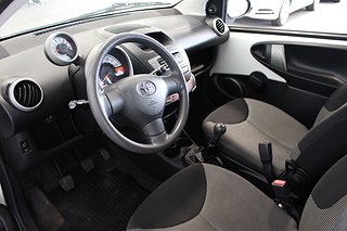 Halvkombi Toyota Aygo 11 av 16