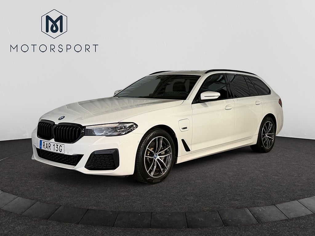 BMW 530e xDrive Touring M Sport Farthållare B-kam Sensatec läder