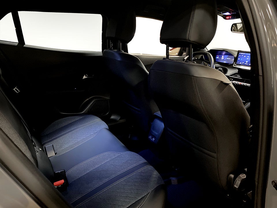 Bild på Peugeot 2008 Allure 1.2 PT 130hk B-KAMERA CARPLAY