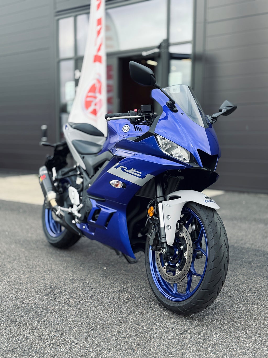 Yamaha R3 