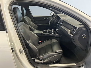 Volvo V60 Recharge T6 AWD Automat R-Design Drag/Värmare/S&V-Däck – bild 10