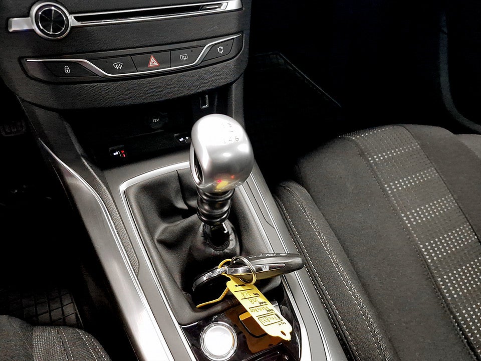 Bild på Peugeot 308 sw SW Allure 1.2 PT 130hk PANORAMA