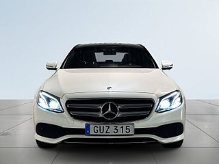 Mercedes-Benz E 220 d 4MATIC 9G Avantgarde Drag Dvärm Pano GPS 360° SoV – bild 2