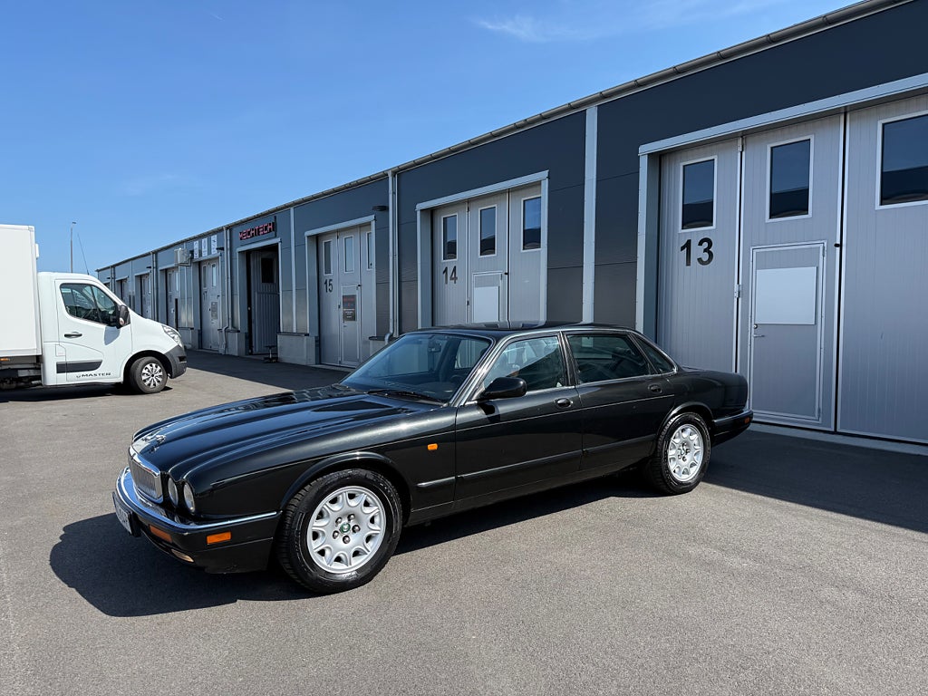 Jaguar XJ Jaguar XJ ** Automat ** Ny servad ** Ny besiktigad 