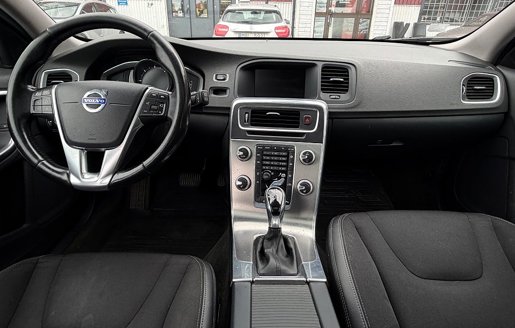 Volvo V60 2015 - miniatyr 12