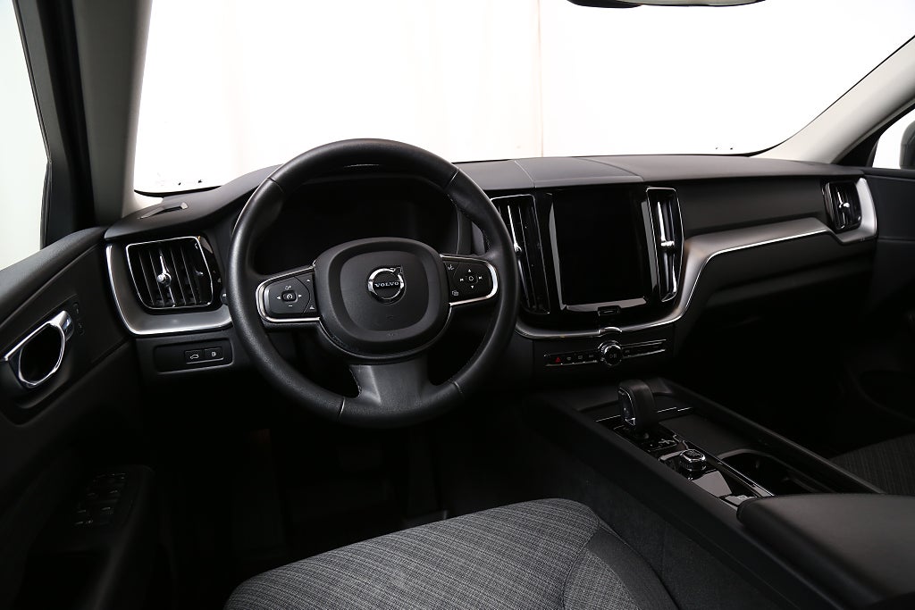 Volvo XC60 Recharge T6 350hk AWD Core Edition Drag Pano Leasbar 2023