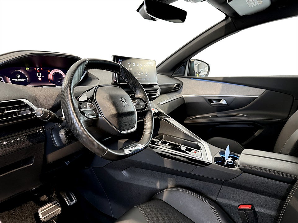 Bild på Peugeot 5008 GT 1.2 PT 130hk Aut 7-SITS B-KAMERA CARPLAY