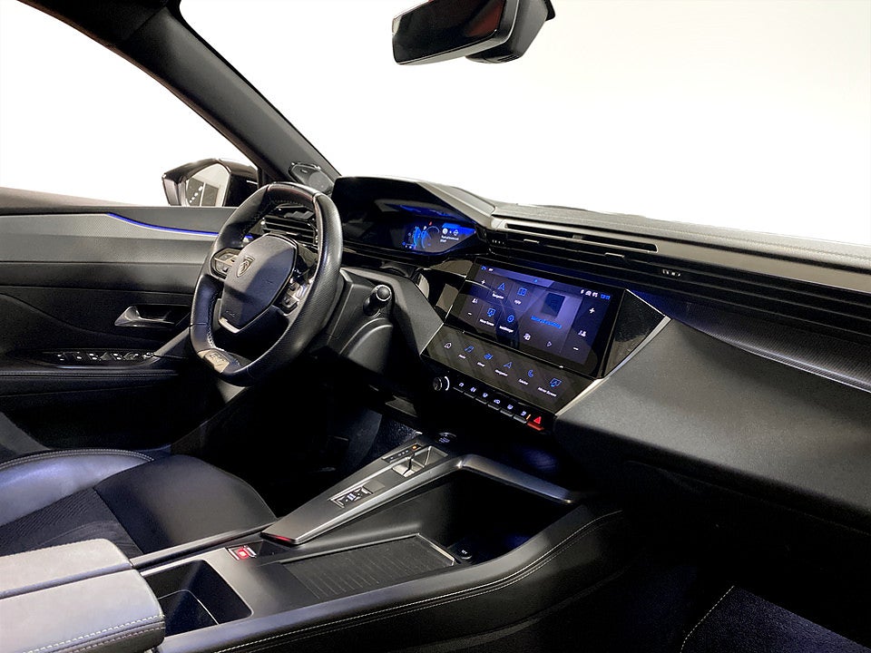 Bild på Peugeot 408 GT PHEV 225hk Aut B-KAMERA CARPLAY DRAG MASSAGE