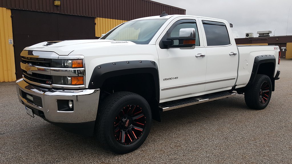 Chevrolet Silverado 2500 HD 6.6L V8 Duramax 452hk 4WD Z71 Crew cab