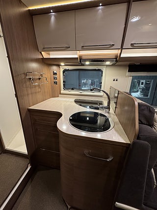 Husbil-integrerad Itineo MB 740 150HK AUT 7 av 22