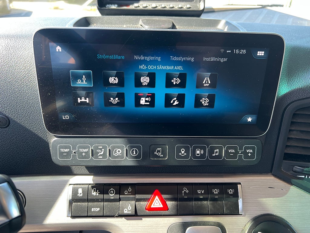 Mercedes-Benz Arocs 3251 Tridem Lastväxlare, Fullt Plogutrustad