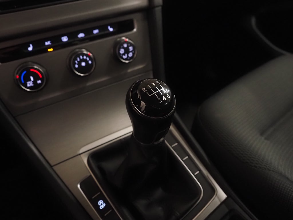 Volkswagen Golf Sportscombi 1.2 TSI 110hk Drag B-Kamera Låga mil! 2016