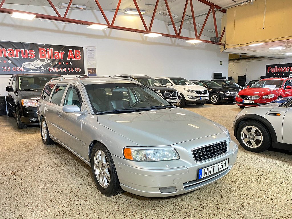 Volvo V70 2.5T Kinetic Automat Ny Besiktad Ny Servad 210HK