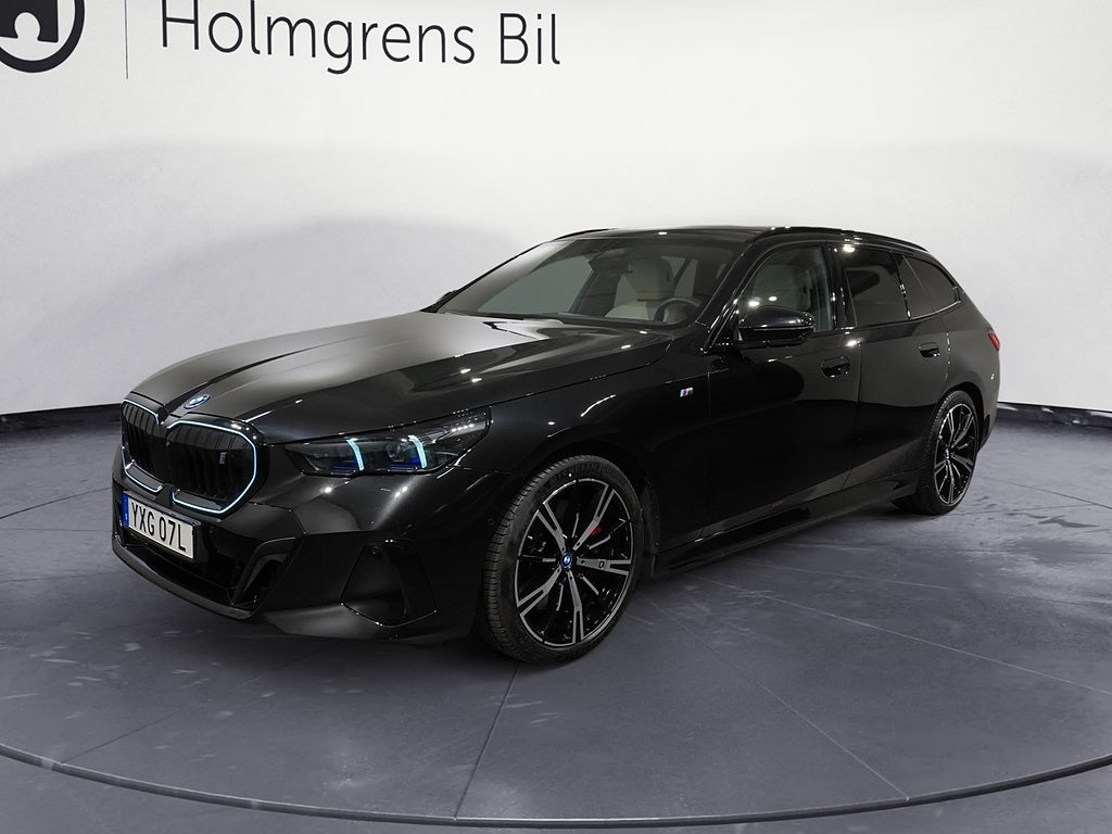 BMW i5 4,45% ränta eDrive40 Touring M Sport Business Launch Ed Drag B W