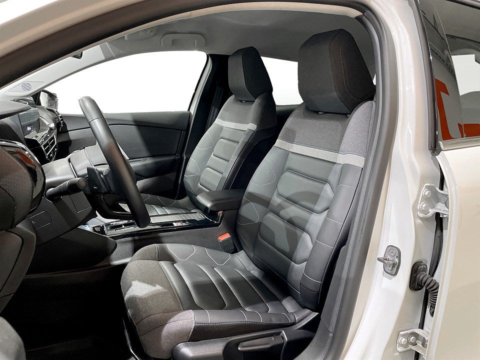 Bild på Citroën C4 X Shine 1.2 PT 130hk Aut - 360-KAMERA, CARPLAY