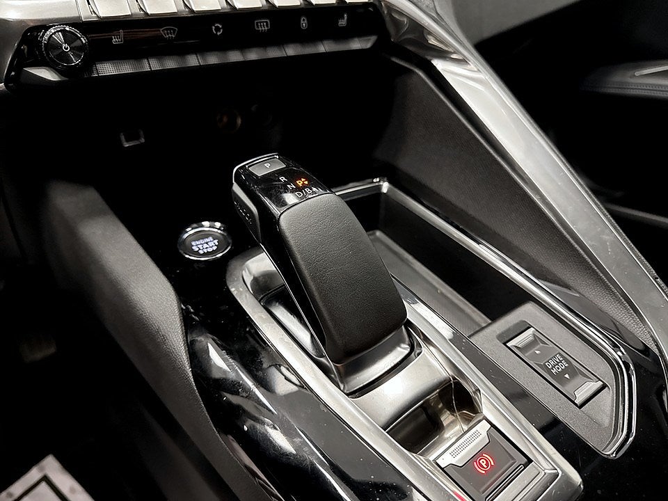 Bild på Peugeot 3008 Allure Hybrid4 300hk Aut AWD - B-KAMERA, NYSERVAD