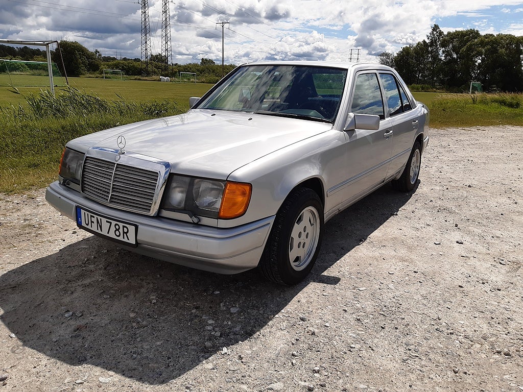 Mercedes-Benz 300 D 109hk