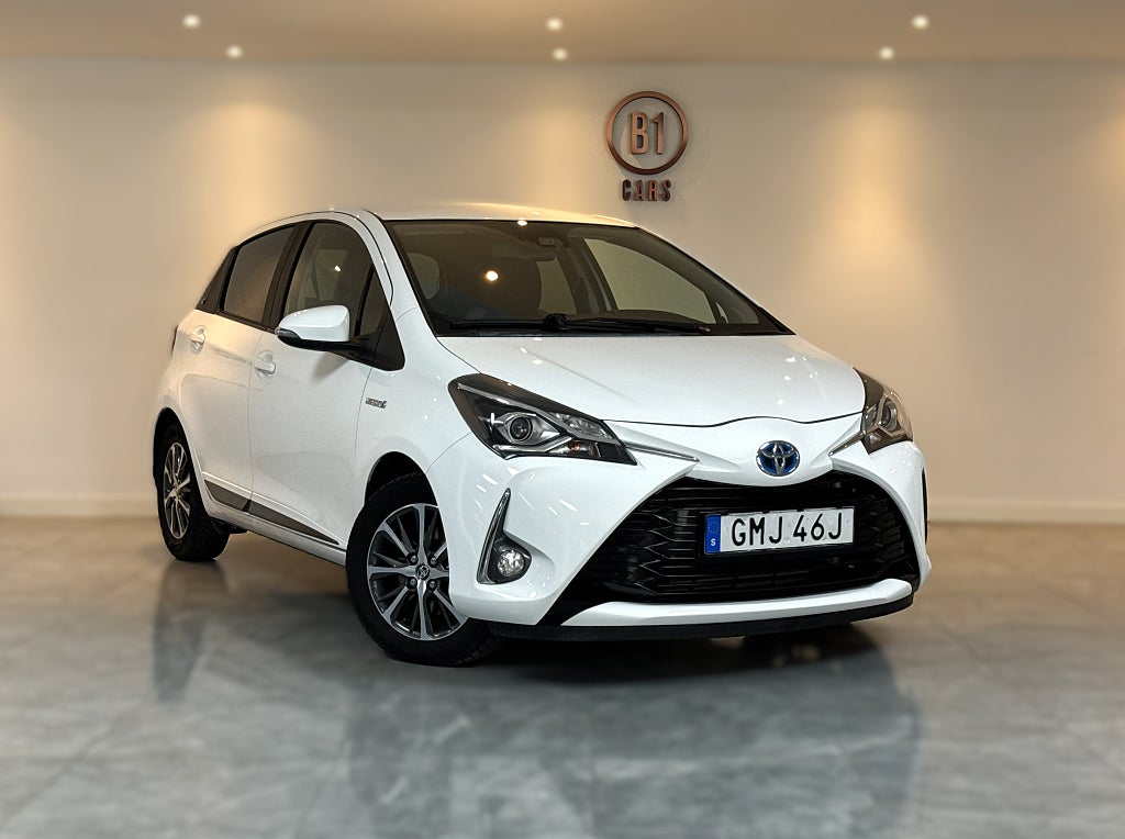 Toyota Yaris Hybrid e-CVT Y20 B-KAMERA NYSERVAD
