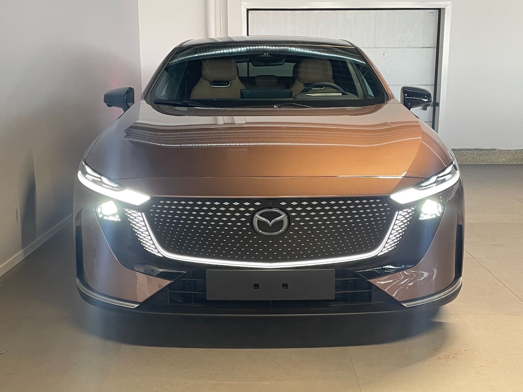 Mazda 6e Takumi Plus Standard Range 2026, bild 2/33