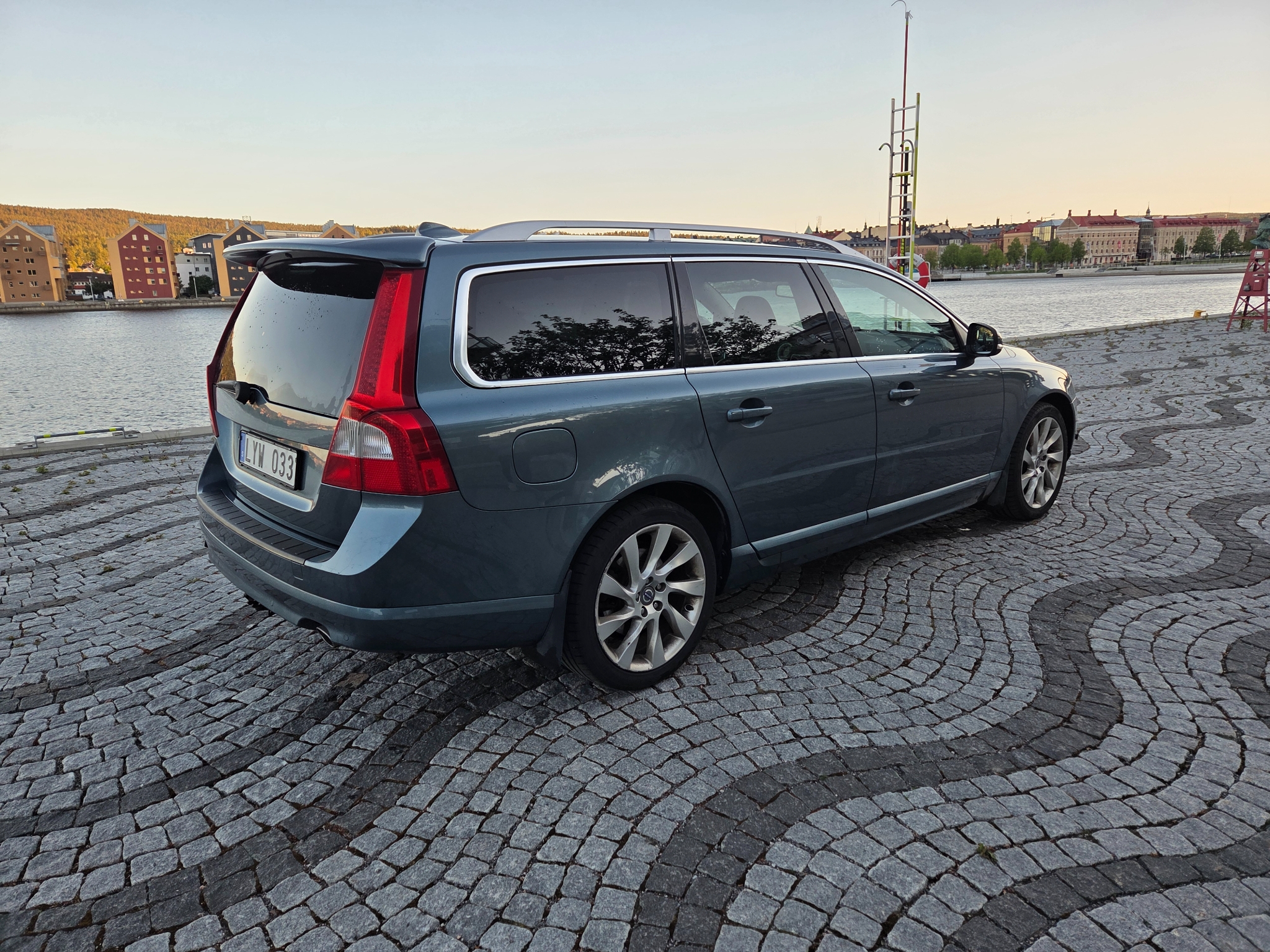 Volvo V70 D5 Summum D-design Euro 5 2012, kuva 4/10