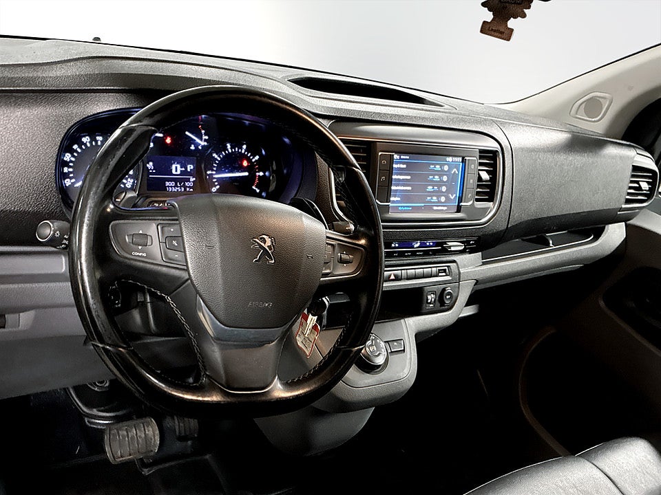 Bild på Peugeot Expert PRO+ 2.0 BHDi 180hk Aut L2 B-KAMERA CARPLAY