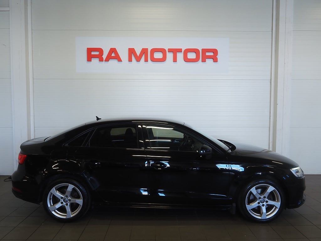 Audi A3 Sedan 1.0 TFSI Comfort Motorvärmare Optikpaket PDC 2017