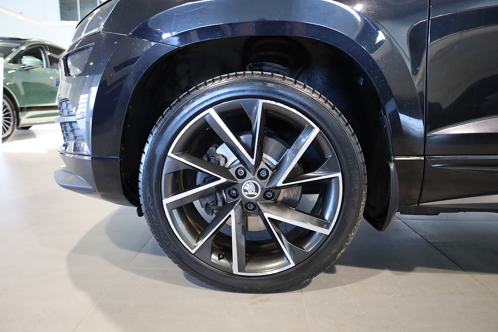 Skoda Karoq 2.0 TSI Sportline 4x4 AUT Drag Värmare Kamera Canton 2019