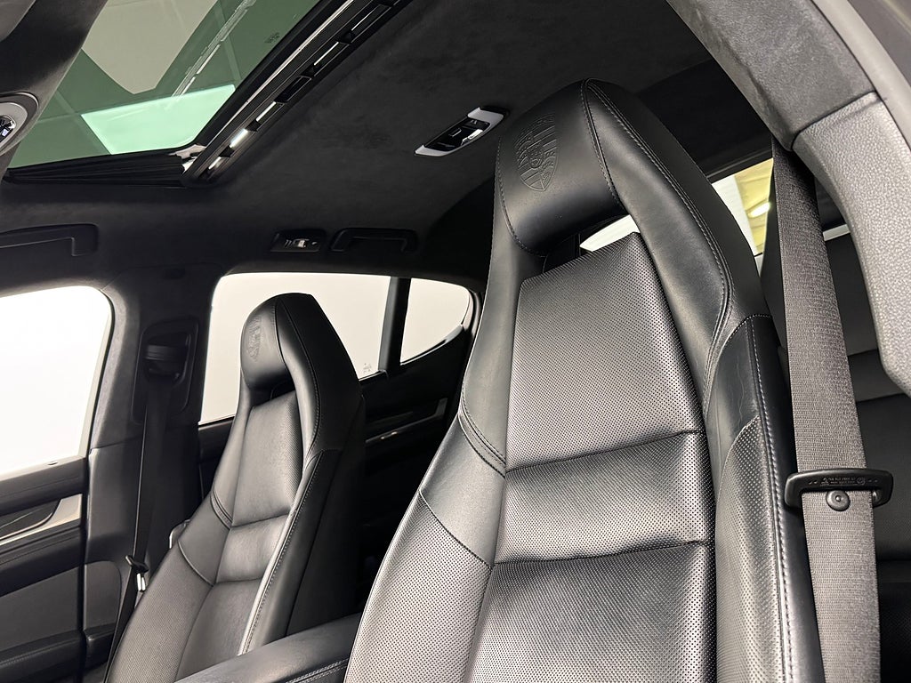 Porsche Panamera 4.8 V8 GTS PDK 4WD Lågmil 1-Ägare 440HK BOSE bild 17