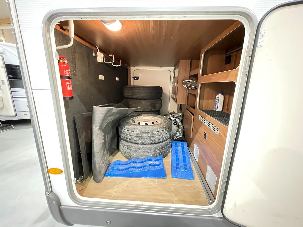 Bürstner Argos 747 /ALDE / Hyd-stöd / AC / Drag / Litium / Inverter / Aut - Bürstner