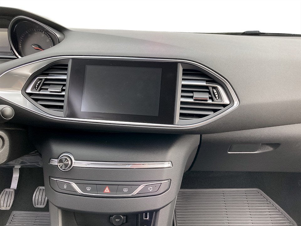 Bild på Peugeot 308 5D Active 1.2 PT 110hk - FARTHÅLLARE, NAVI