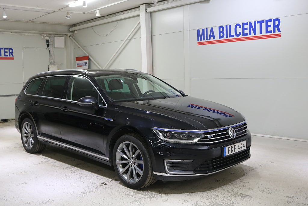 Volkswagen Passat 1.4 TSI GTE Excuetive Paket / Motor värme /