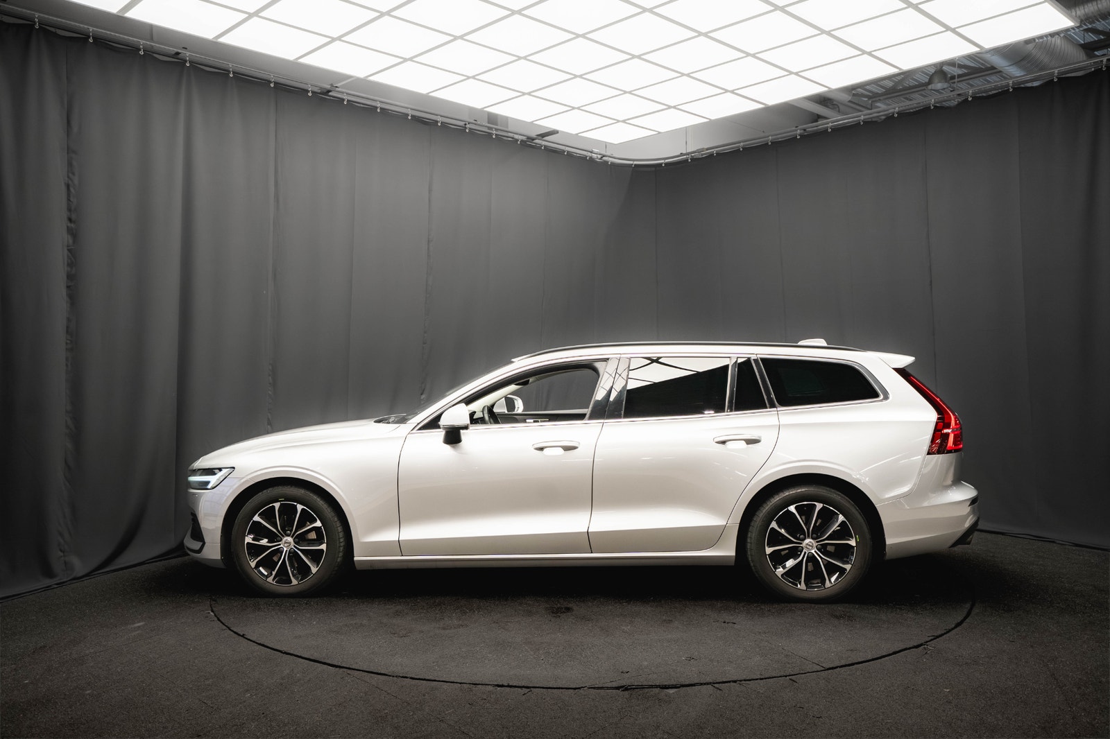 Volvo V60 B4 Advanced KAMERA D-VÄRMARE 1-ÄGARE ADAPTIV-FART MOMS 2022 - miniatyr 9
