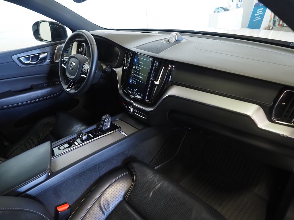 Volvo XC60 T8 392hk AWD R-Design B&W Luft 22" Pano Drag Se Spec! 2020