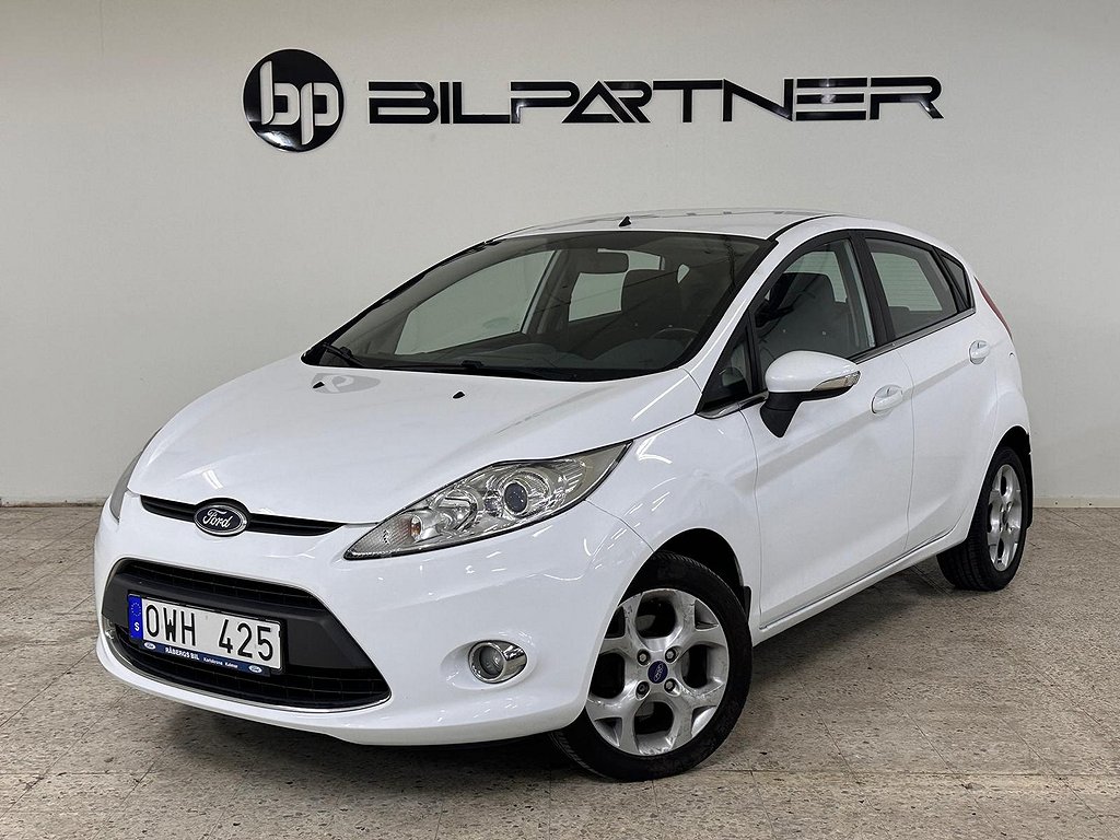 Ford Fiesta 5-dörrar 1.4 TDCi Titanium I NY SERVAD I13000mil