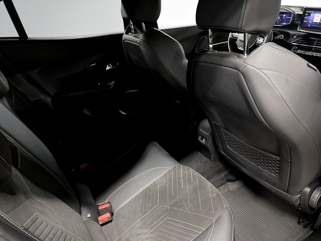 Peugeot 2008 1.2 PureTech 130 EAT, 131hk, 2024