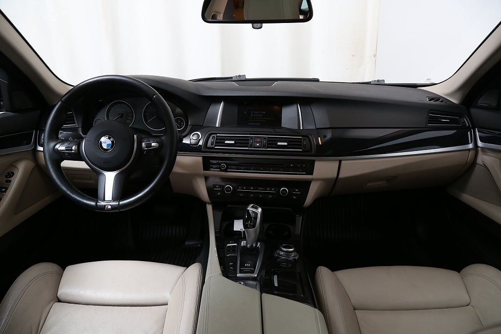 BMW 520d xDrive 190hk Touring Aut Panorama l 19" l Dieselvärmare 2017