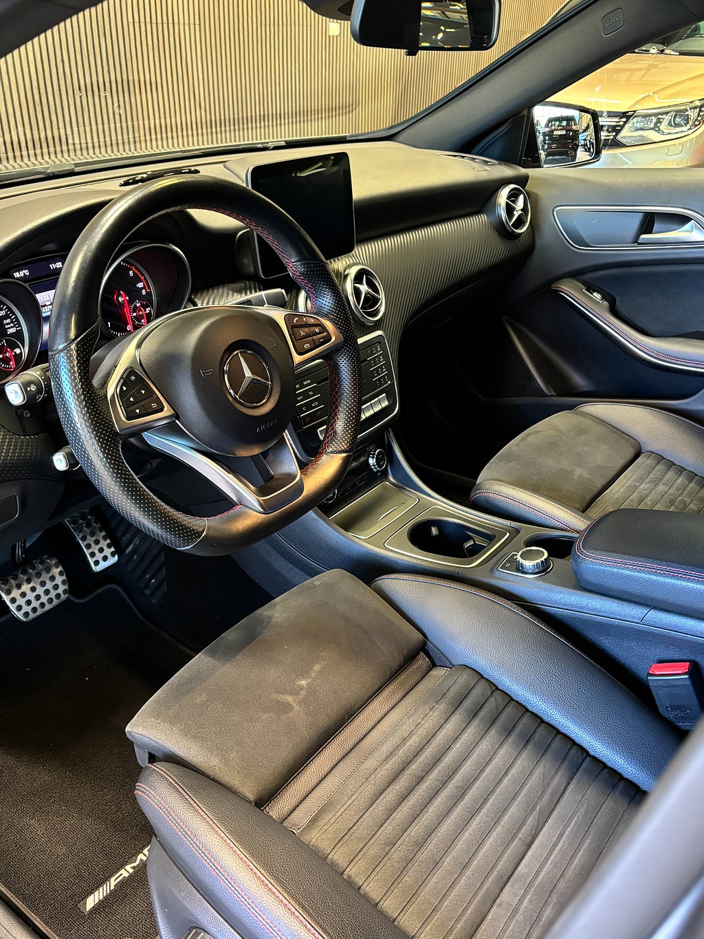 Mercedes-Benz A 220 d 7G-DCT AMG Line