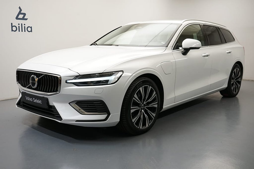 Volvo V60 Recharge T6 Core Edition, Dragkrok, Parkeringsk...
