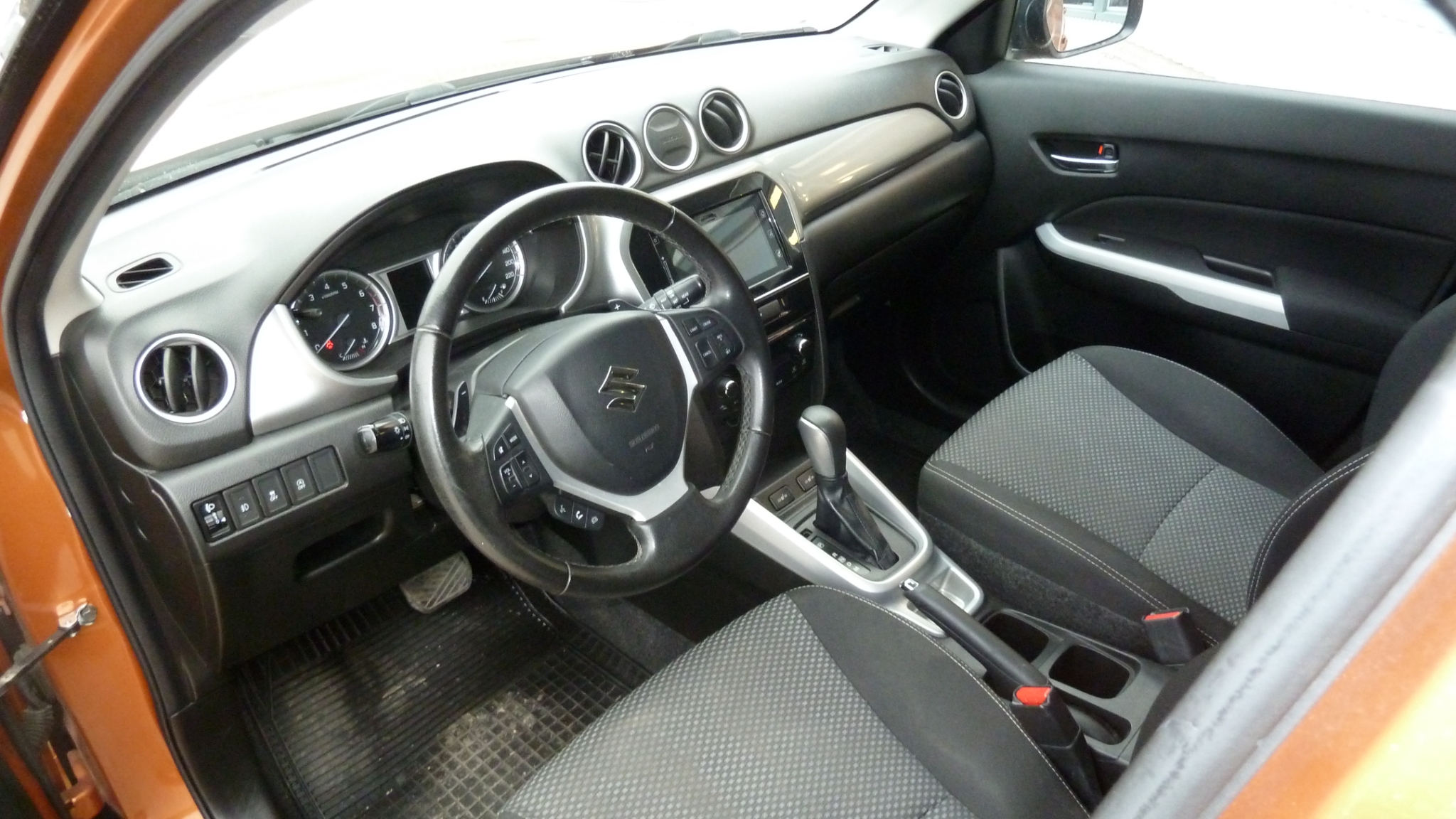 Suzuki Vitara 2016, bild 5/36